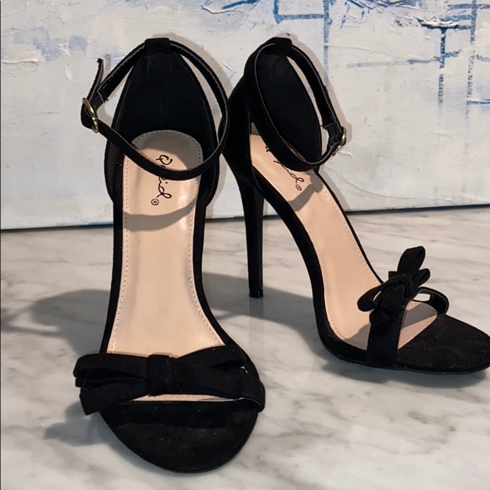 Black strappy open-toe high heels suede with bows